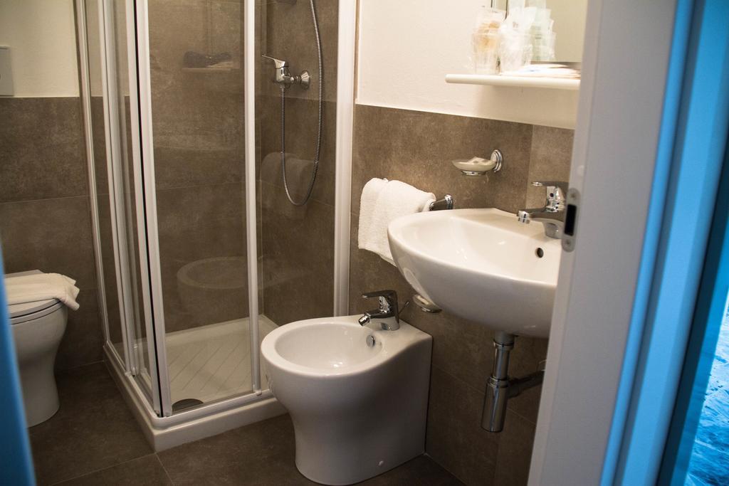 Hotel Arianna Iseo Room photo